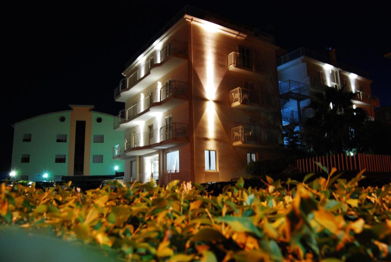 Hotel Di Nardo Petacciato Buitenkant foto